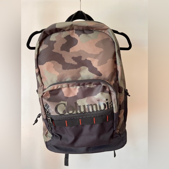 Columbia Other - Columbia Camouflage 30L ZIGZAG Backpack